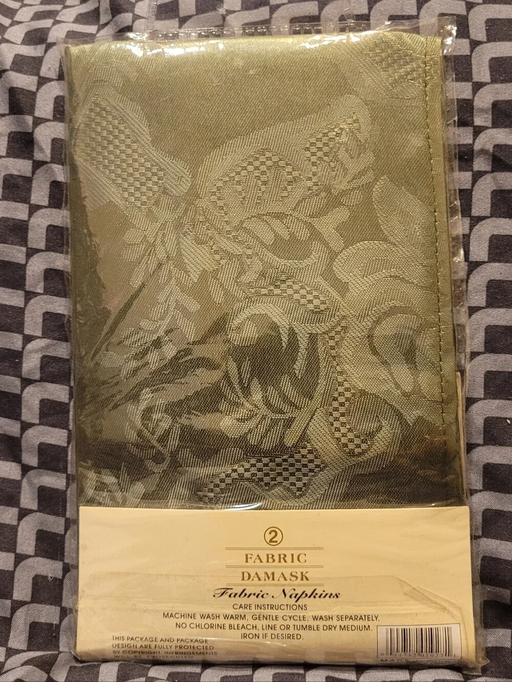 NEW Better Home Plastics Corp Fabric Damask Napkins 3 Packs of 2 (6 Napkins)